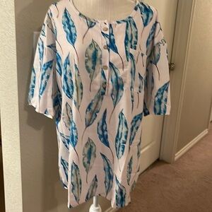 EUC 2XL Women’s White Blouse with Bluegreen Leaves 3/4” Sleeves